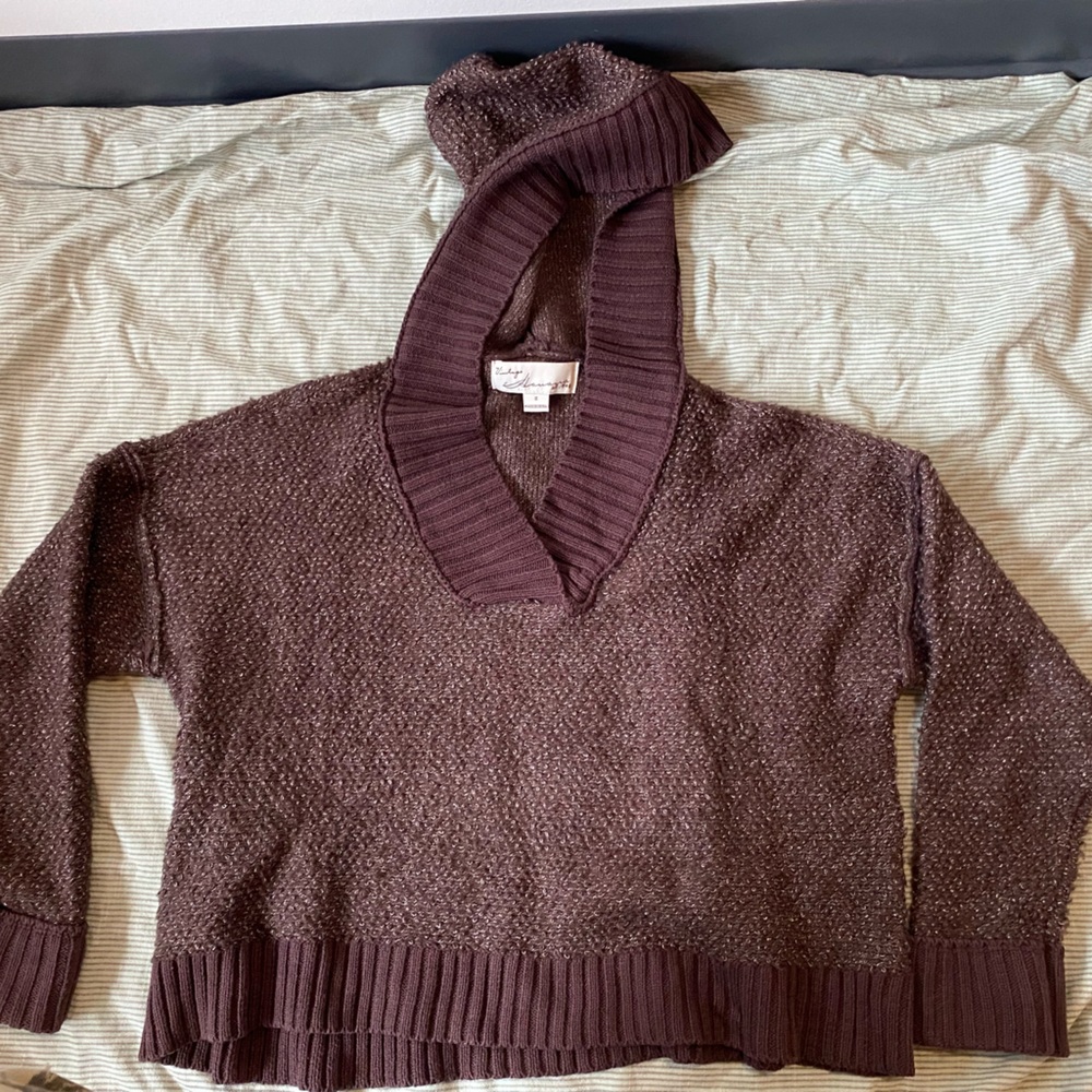 Vintage Havana Hooded Sweater with Ribbed Detailing